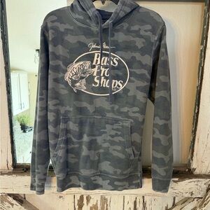 Bass Pro Shops Camouflage Hoodie Size XS Men’s or Small Women’s.